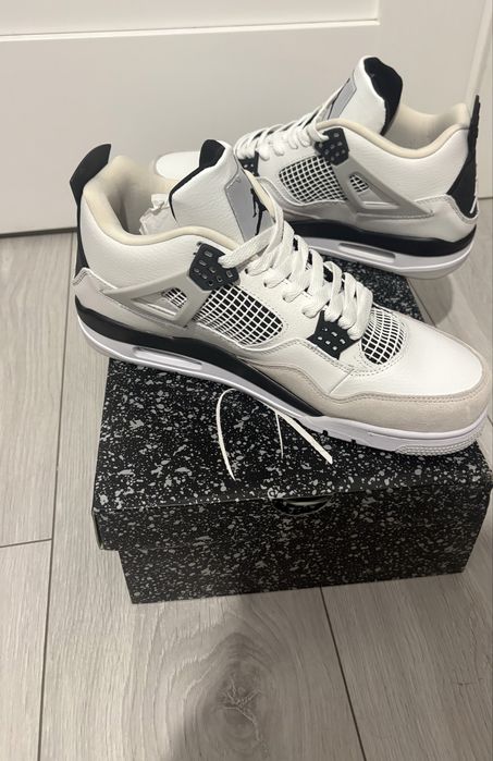 Air Jordan 4 Military Black