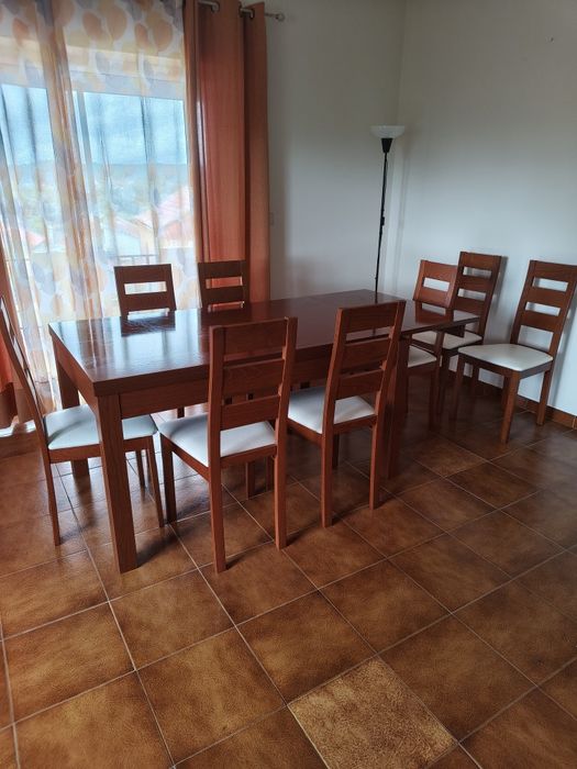 Conjunto de mesa extensível com 8 cadeiras
