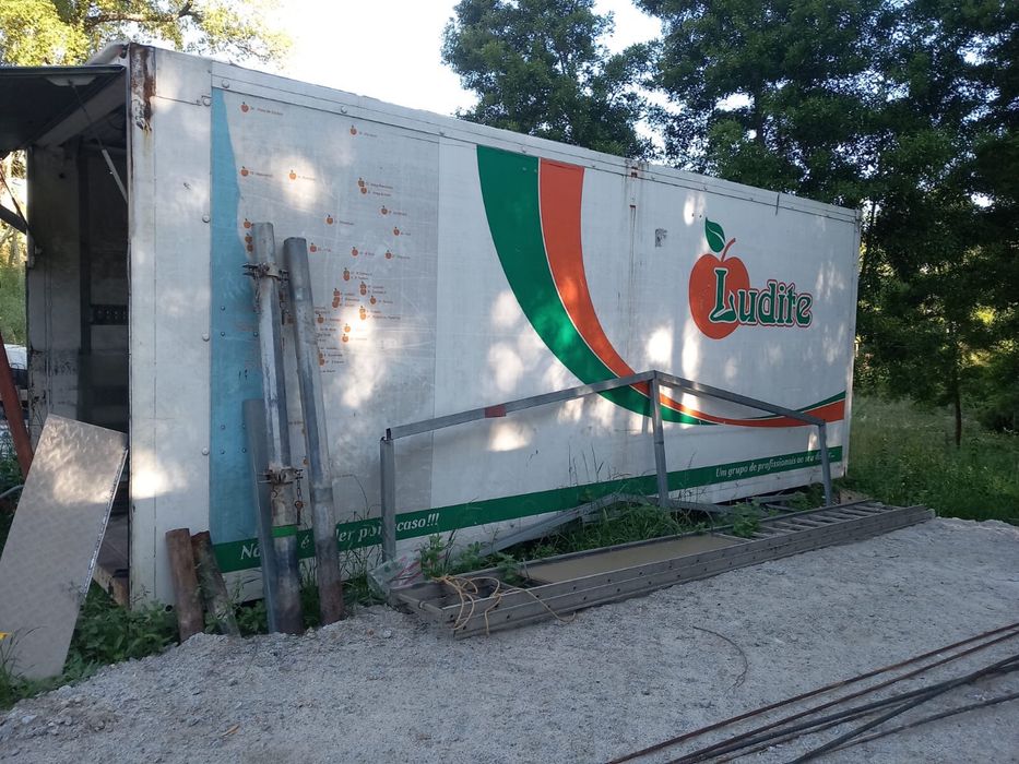 Venda de dois contentores