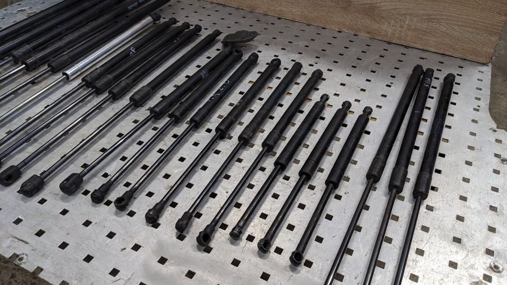 Амортизатор ляди капоту кришки багажника пассат б6