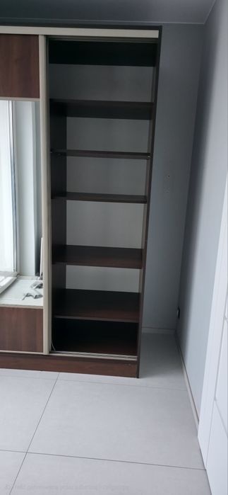 Szafa przesuwna z lustrem