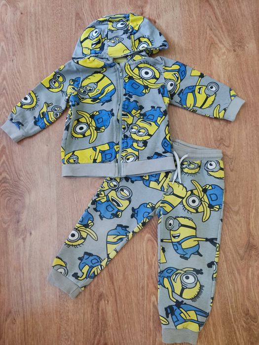 Dres z Minionkami r.92