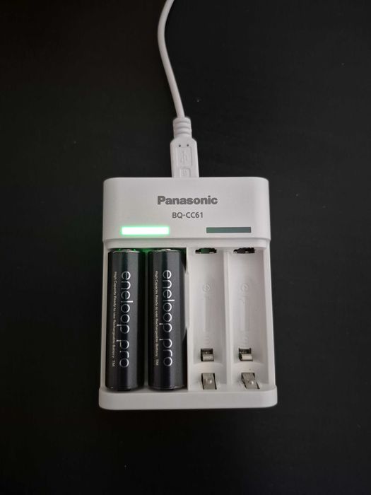 USB-зарядка для пальчикових батареєк AA, AAA