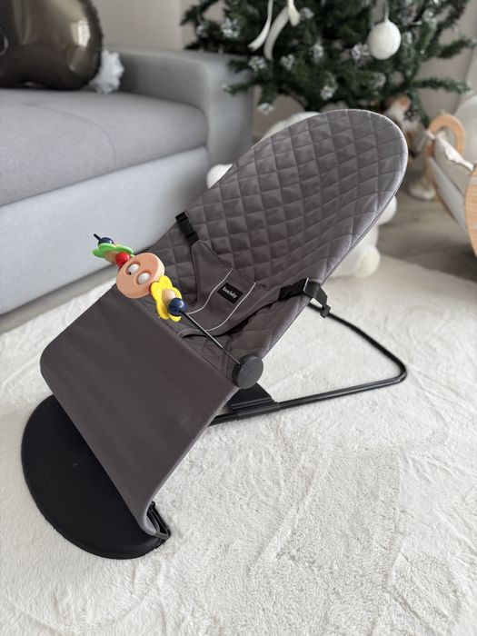 Дитячий шезлонг (крісло-гойдалка) сірий + дуга з іграшками в подарунок