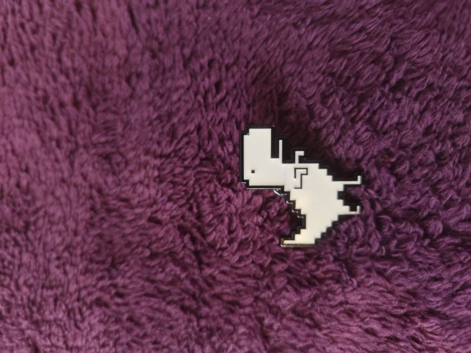 Przypinka Dinozaur Chrome