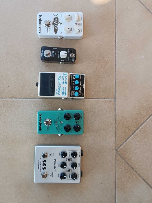 Pedais TC Spark Booster e DemonFX SSS