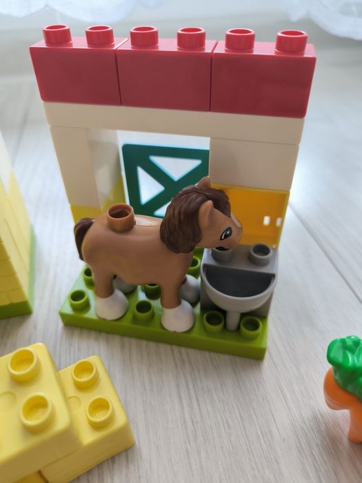 Duplo stajnia i kucyki 10951