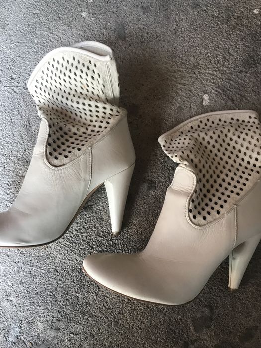 Vendo botas beges da Prof 38 em excelente estado