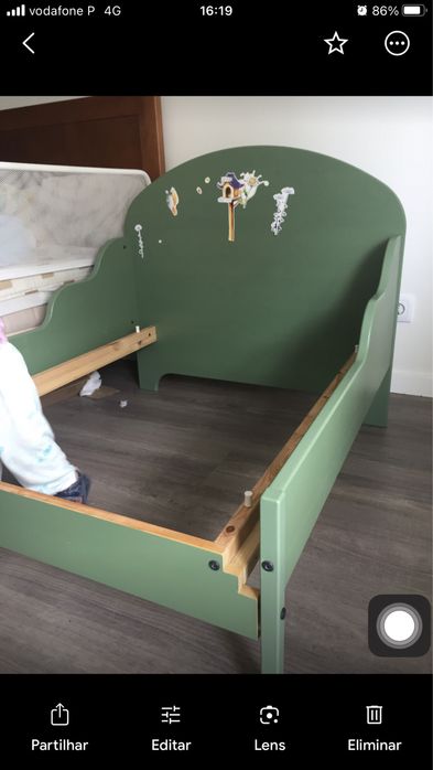 Cama extensivel com estrado de ripas