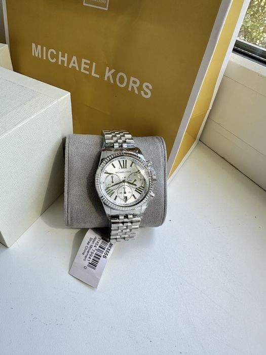 Часи Michael Kors