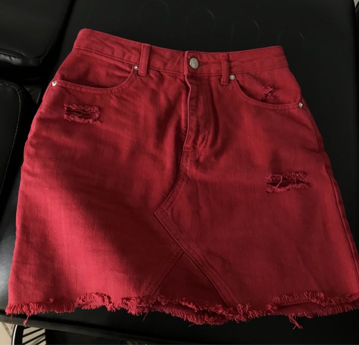 Червона джинсова спідничка міні