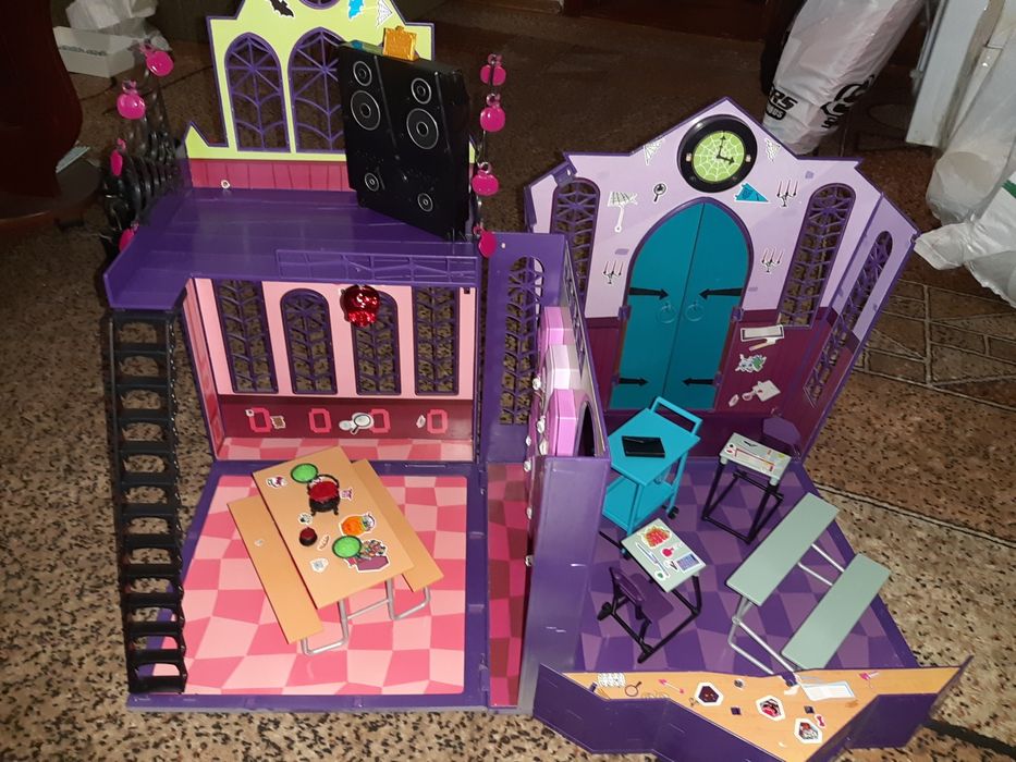 Школа монстров оригинал