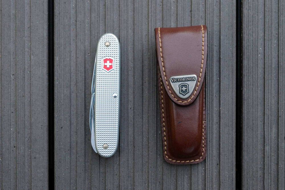 Scyzoryk Victorinox Farmer Alox 0.8241.26 + oryginalny pokrowiec!
