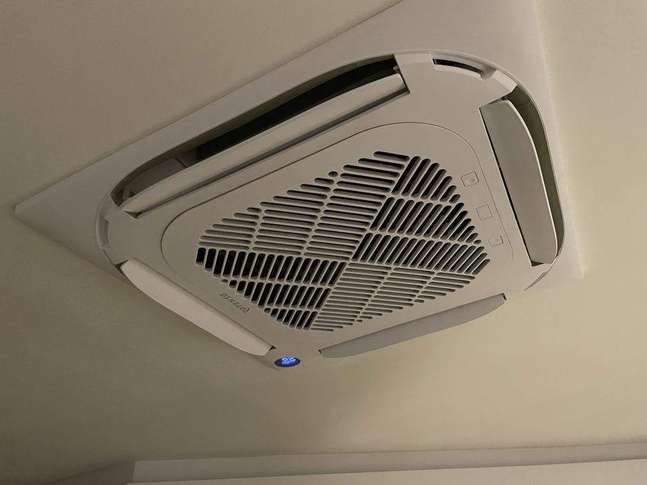 Klimatyzacja Klimatyzator Montaż systemów klimatyzacji, wentylacji i rekuperacji .