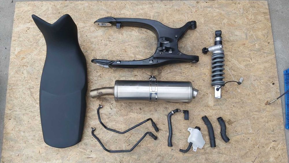 F800GS K72 obudowa podnozek kolo wahacz polka amortyzator os