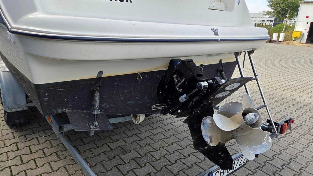 Bayliner 245 Cruiser z przyczepą