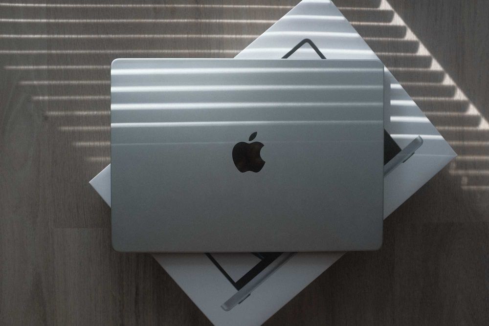 MacBook Pro 14 M1 Pro | 16GB | 1TB SSD | Bateria 98% | 45-cykli ładowania | Stan idealny (Klawiatura/Gładzik NIEUŻYWANE)