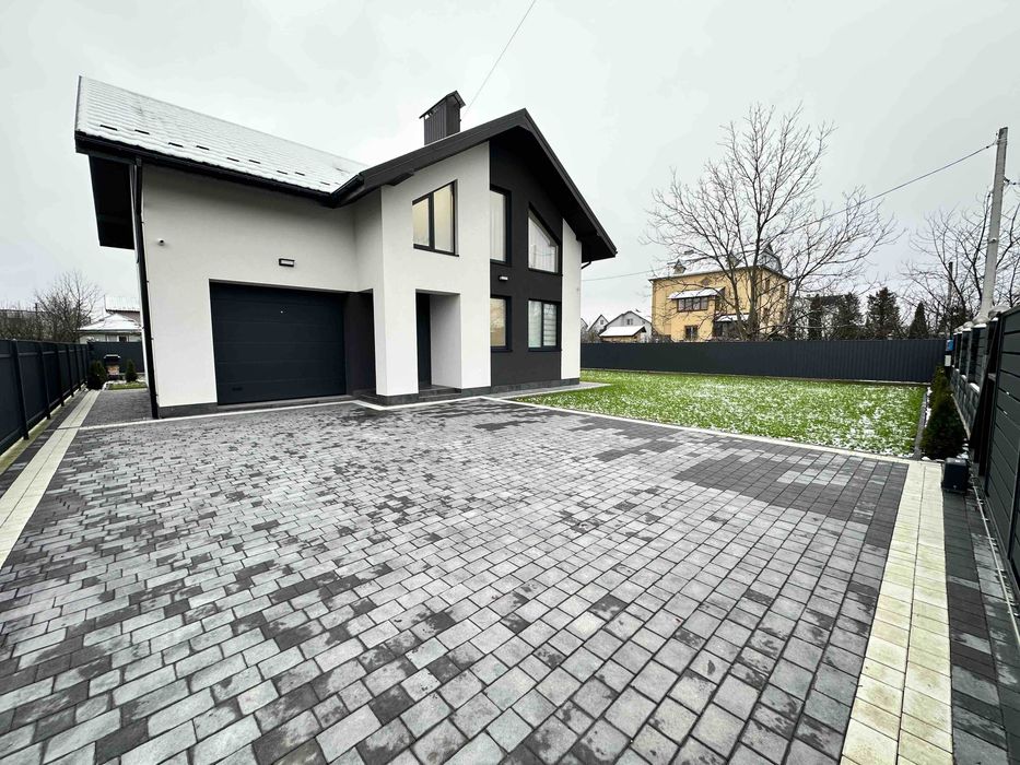 Продається просторий будинок з сучасним ремонтом в Крихівцях.