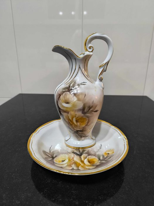 Amphora and plate, Portuguese porcelain, hand-painted. New.