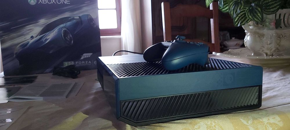 Xbox One 1000GB - Azul - Edição limitada Forza Motorsport 6 completa