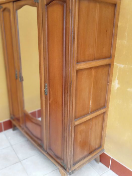 Guarda vestidos  antigo