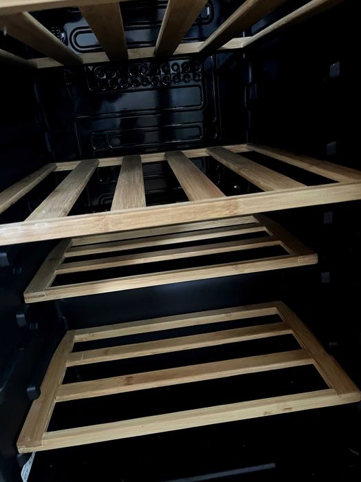 Cave de vinhos em excelente estado