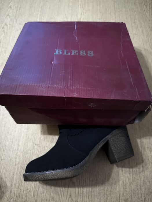 Kozaki krótkie ażurowe czarne skóra na słupku Bless roz. 38