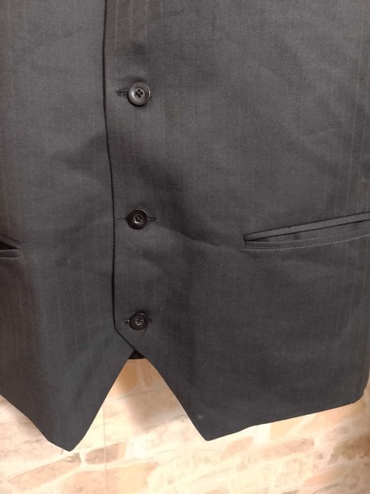 (M/L) Czarna kamizelka garniturowa w prążki z Londynu