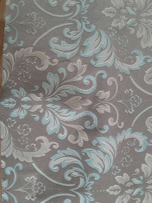 шпалери  на  сірому  фоні