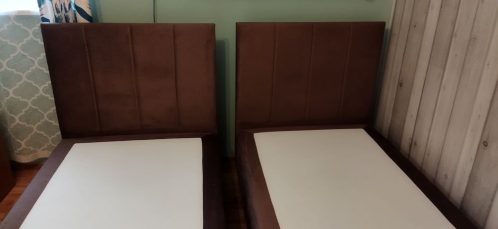 Łóżko tapicerowane 90x200 z zagłówkiem 2 sztuki,solidne, bez materaca.