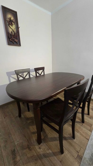 Solidny komplet drewniany: 4 krzesła z litego buka + mocny stół owalny