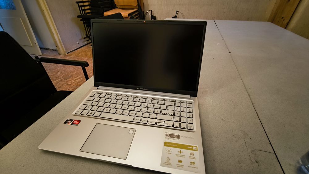 Portátil ASUS Vivobook 15 Ryzen 7 7730U 16GB RAM