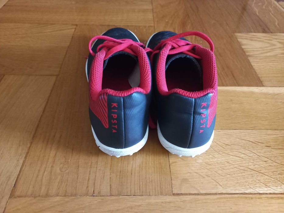 Buty pilkarskie Kipsta r.31 czarno-czerwone!
