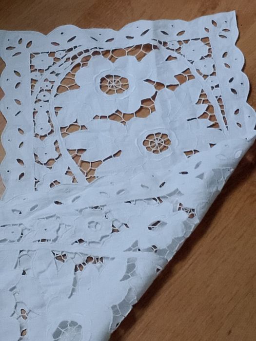 Bieżnik haft richelieu