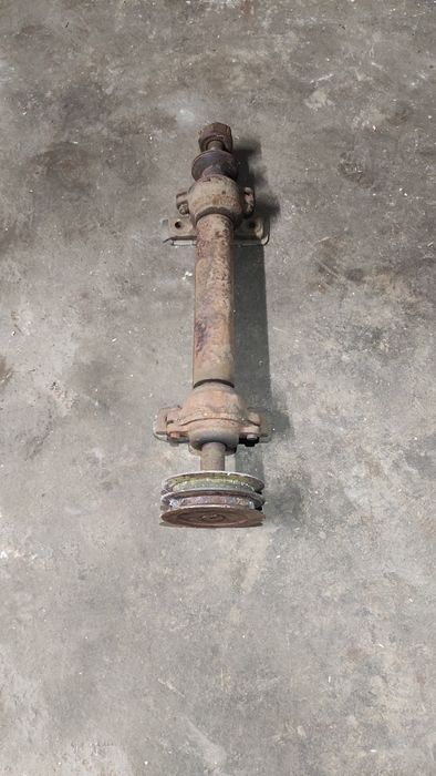 Вал на циркулярку з шківом.