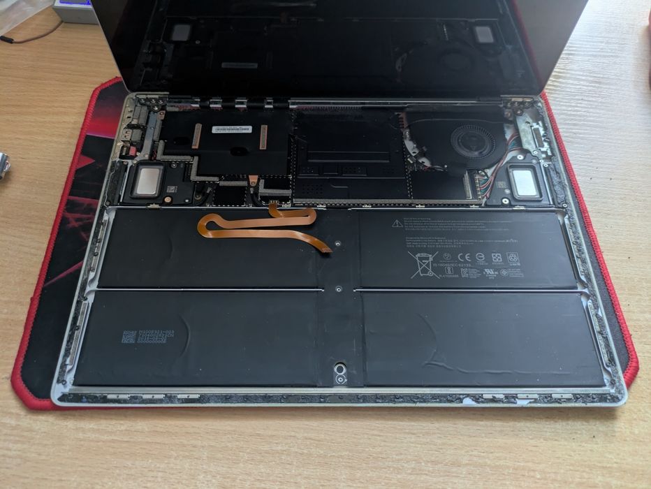 По запчастинах. Ноутбук Microsoft Surface 1769