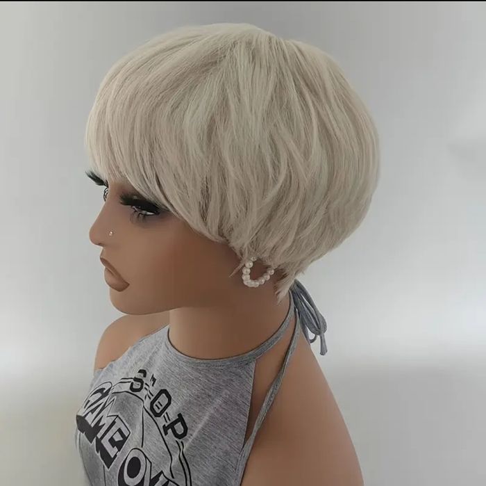 Krótka peruka platyna