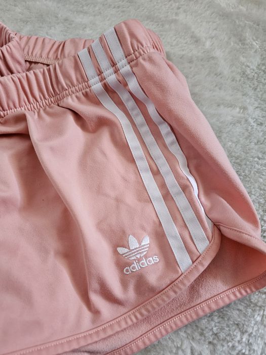 Spodenki Adidas Rozmiar S Szorty Adidas , pudrowy róż