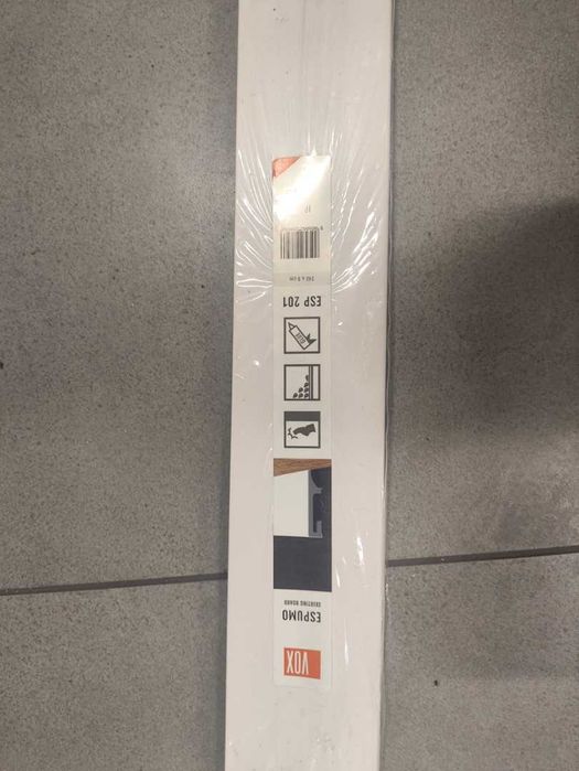 Listwa przypodłogowa VOX Espumo 201 Biała 2,4 m + Kawałki 40 i 30 cm