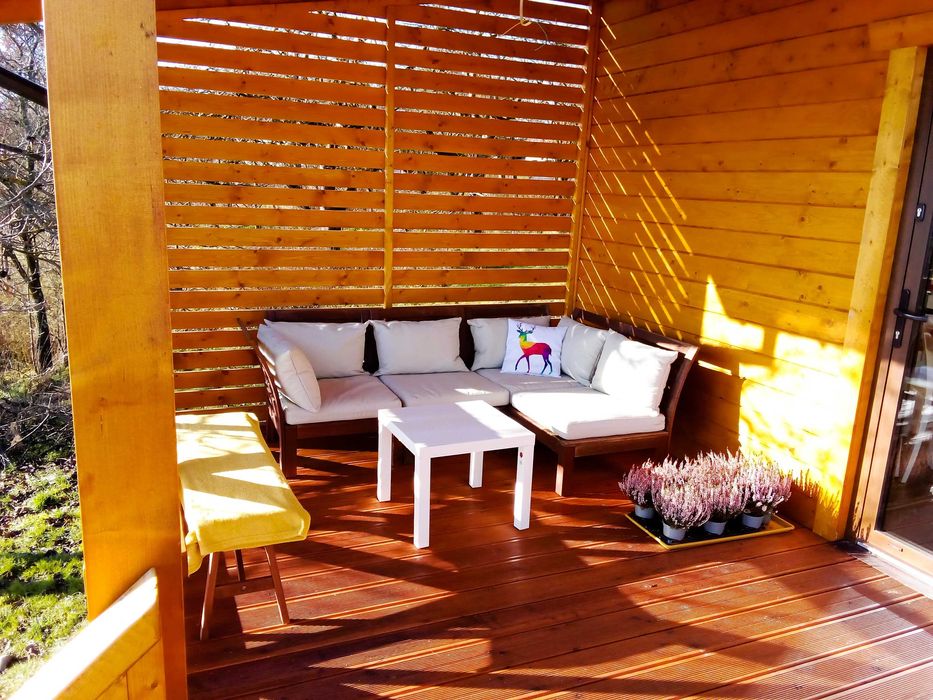 Drewniany domek w górach z tarasem na wynajem. PROMOCJA FERIE