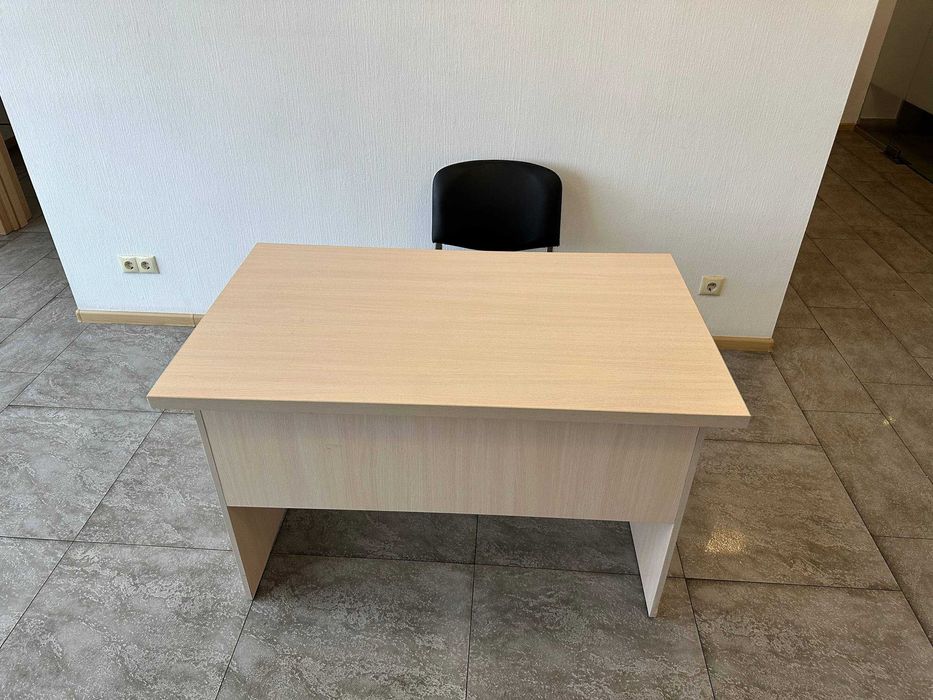 Стіл письмовий 720х1200мм, 8шт. В гарному стані. м. Шулявська