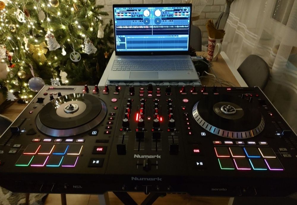 Kontroler konsola dj numark ns7II