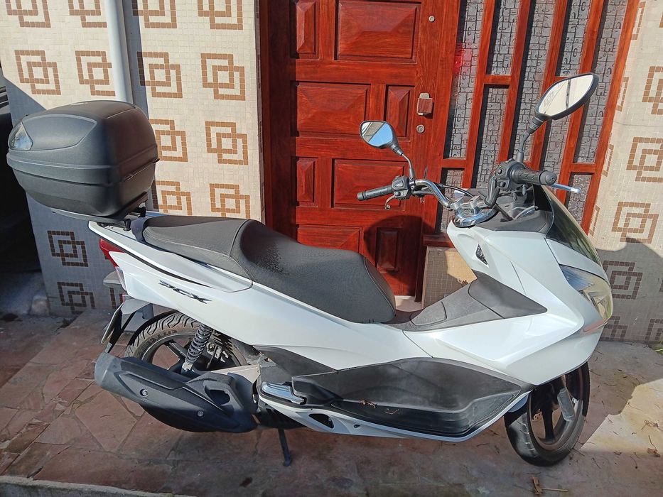Honda PCX 125 económica e sem acidentes