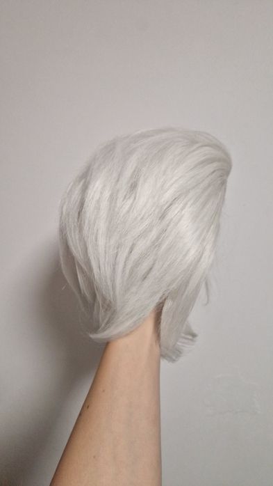 Peruka jasny platynowy blond białe włosy  krótki bob