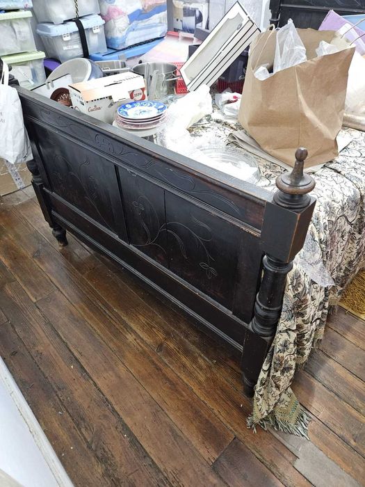 Cama e Mesas de Cabeceira