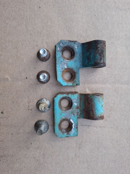 Zawiasy tylnej belki silnika zawias mocowanie  Fiat 126p Maluch