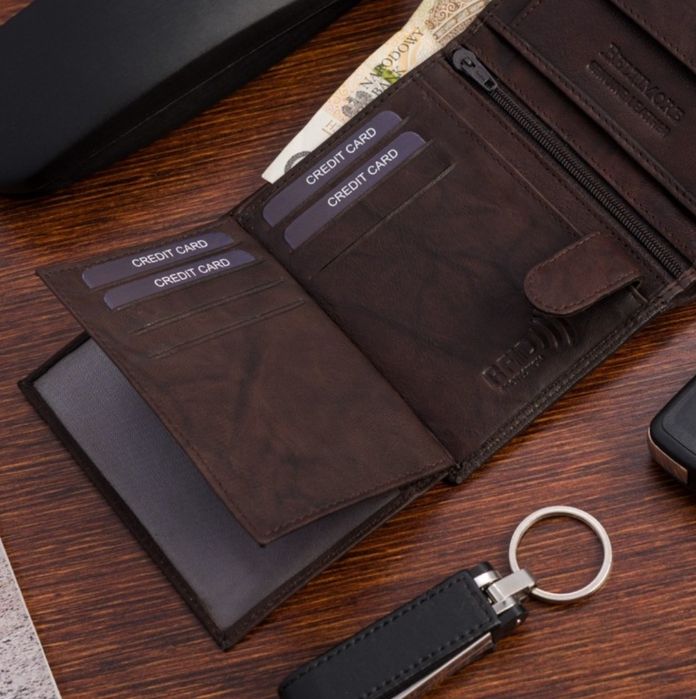 Męski portfel i brelok skórzany zestaw prezent serce brązowy skóra