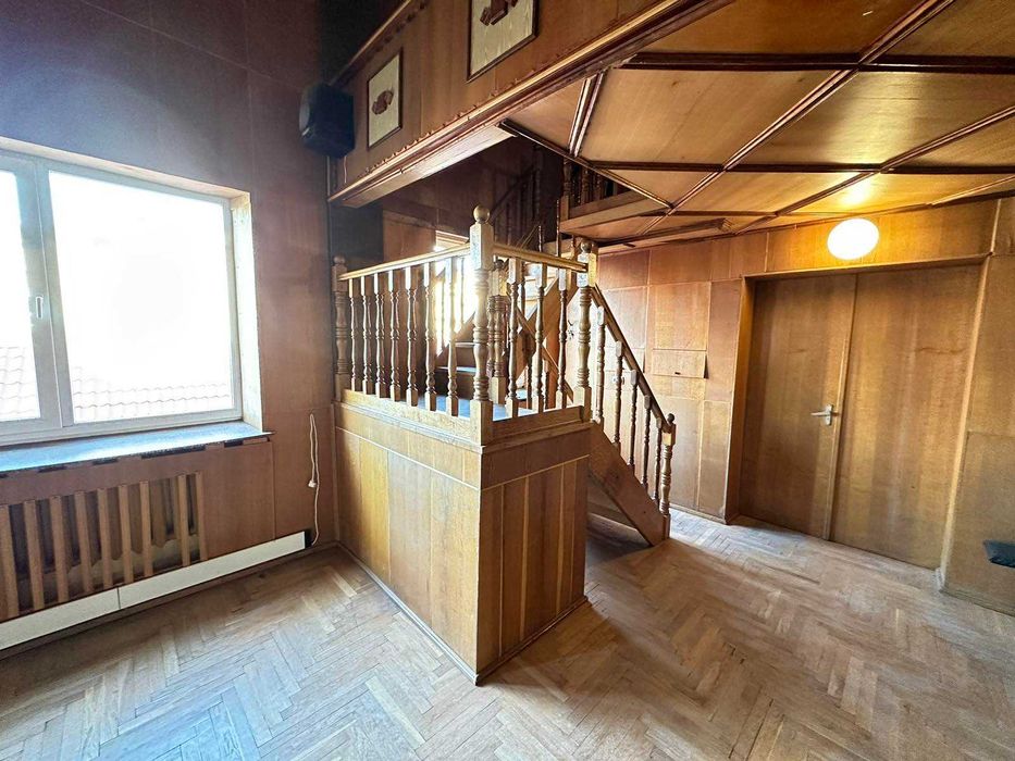 Продається нежитлове приміщення по вул.Дрогобицькій  2 пов.3-пов.буд.