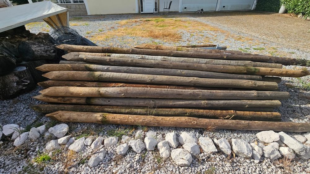 Postes ou estacas  madeira