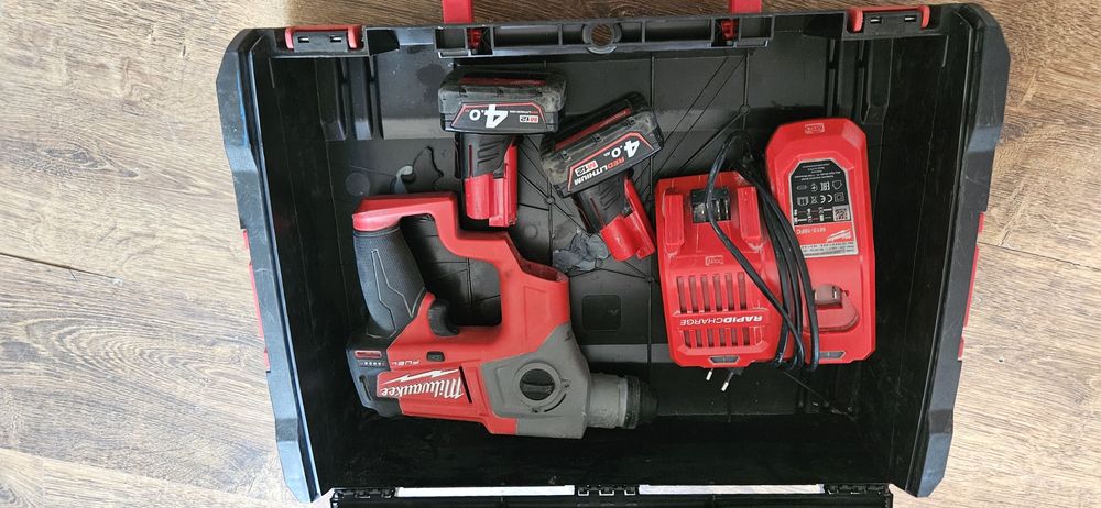 Młotowiertarka Milwaukee M12 CH